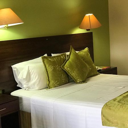 Casa Morales Hotel Internacional Y Centro De Convenciones Ibagué Екстериор снимка A bedroom at the hotel
