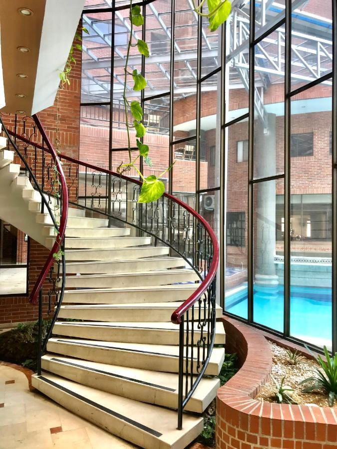 Casa Morales Hotel Internacional Y Centro De Convenciones Ibagué Екстериор снимка The staircase at the entrance of the hotel