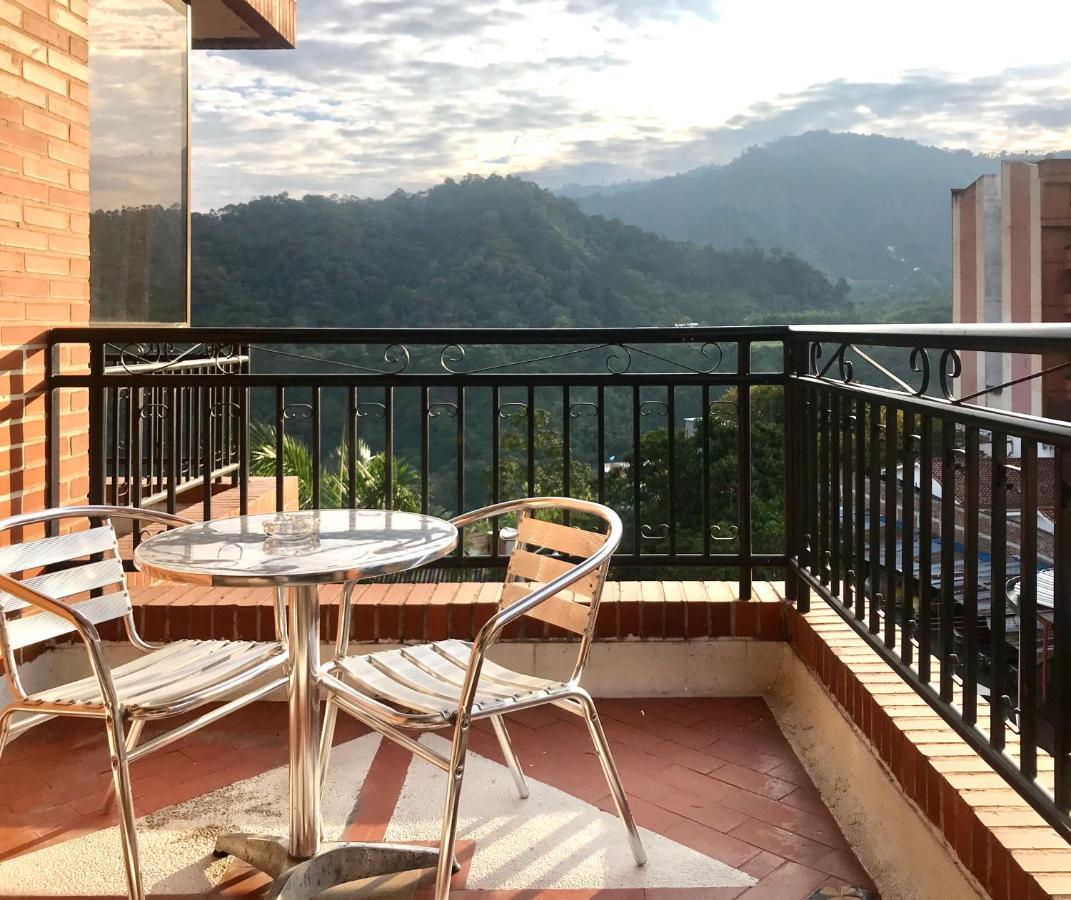 Casa Morales Hotel Internacional Y Centro De Convenciones Ibagué Екстериор снимка A balcony in Bogotá, Colombia