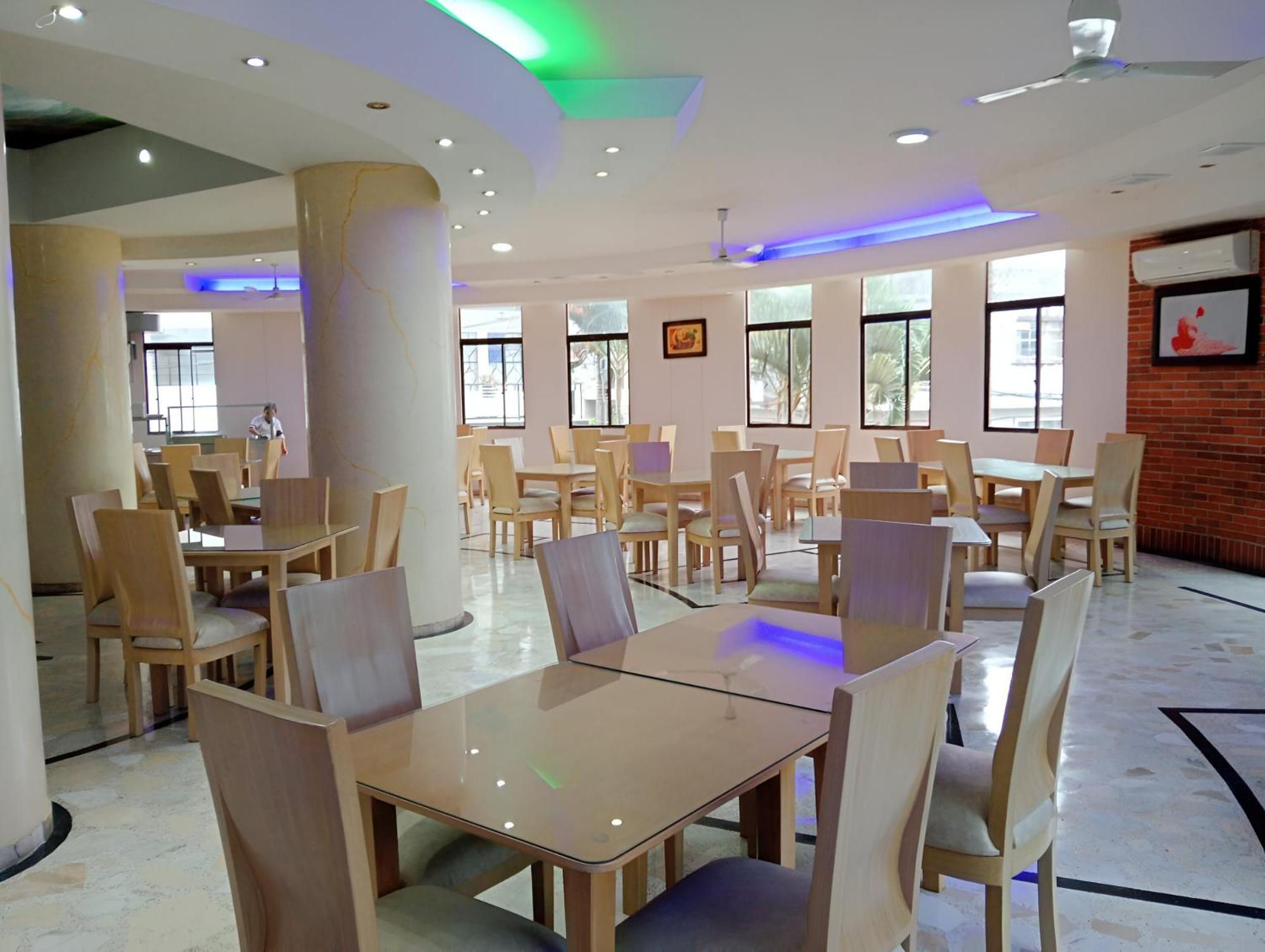 Casa Morales Hotel Internacional Y Centro De Convenciones Ibagué Екстериор снимка The dining hall