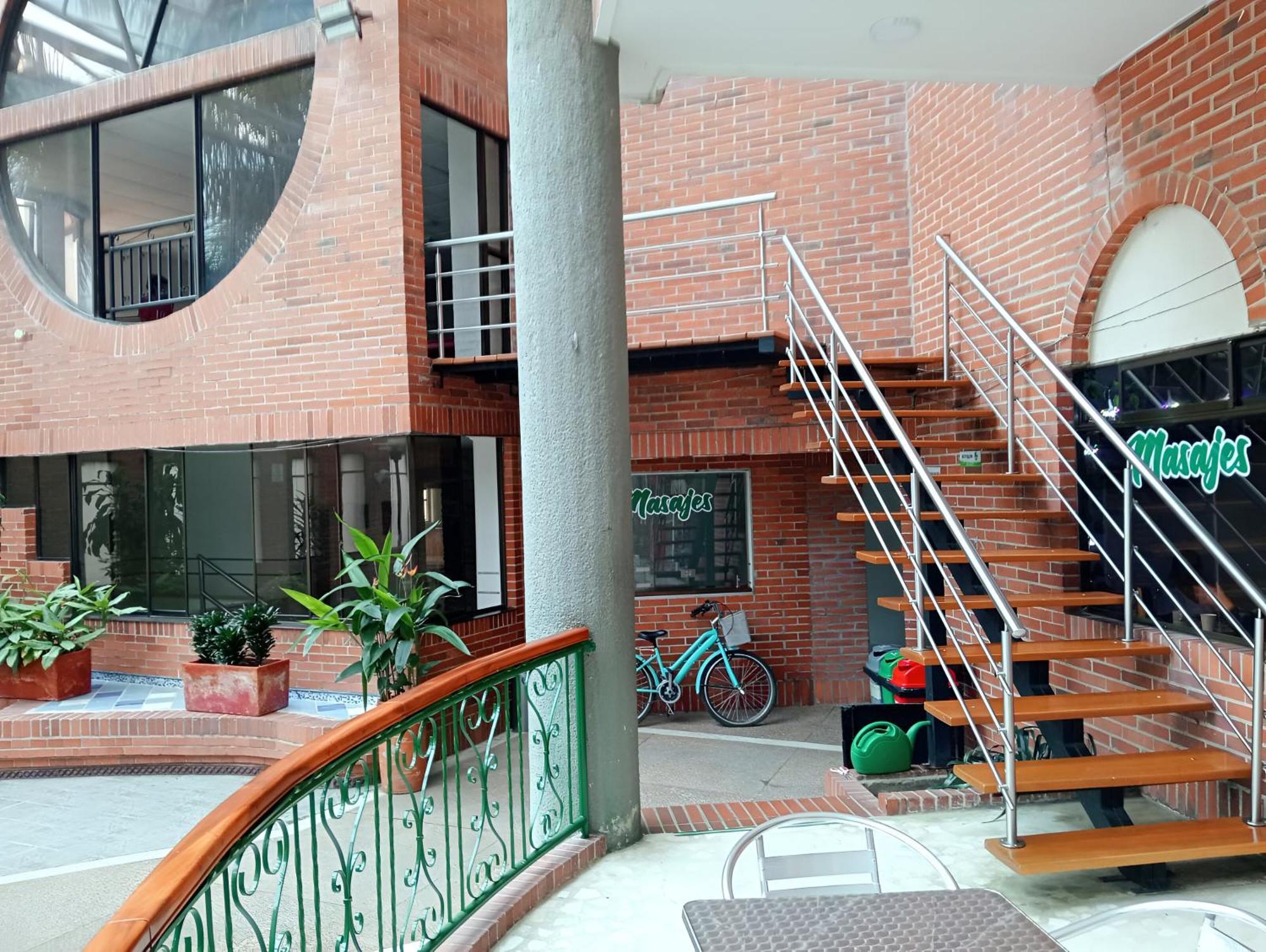 Casa Morales Hotel Internacional Y Centro De Convenciones Ibagué Екстериор снимка Interior of the library