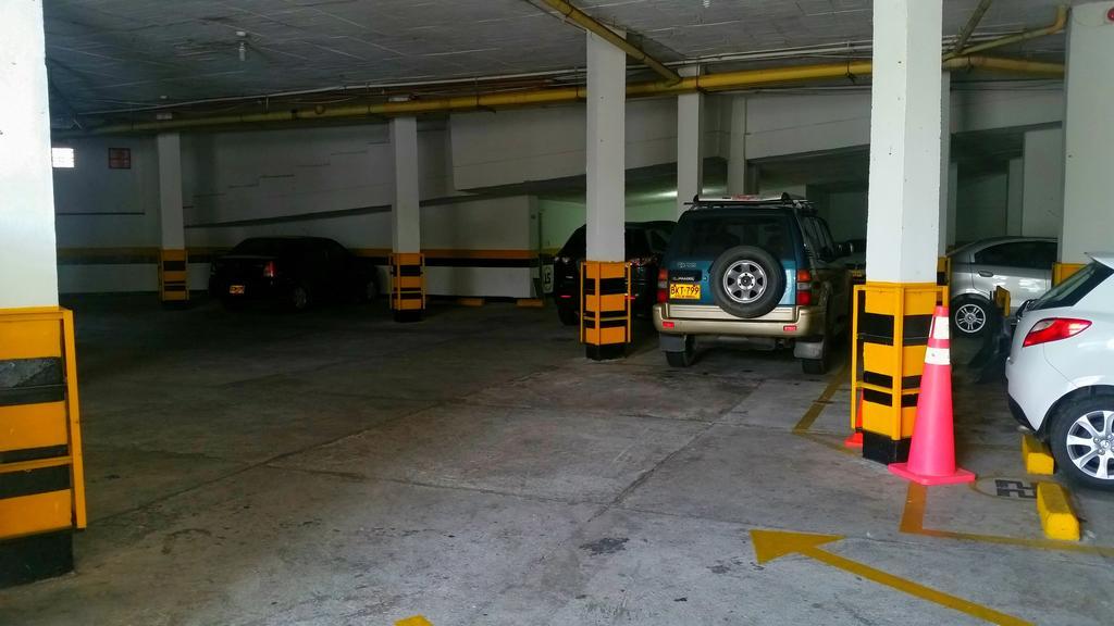 Casa Morales Hotel Internacional Y Centro De Convenciones Ibagué Екстериор снимка Parking garage