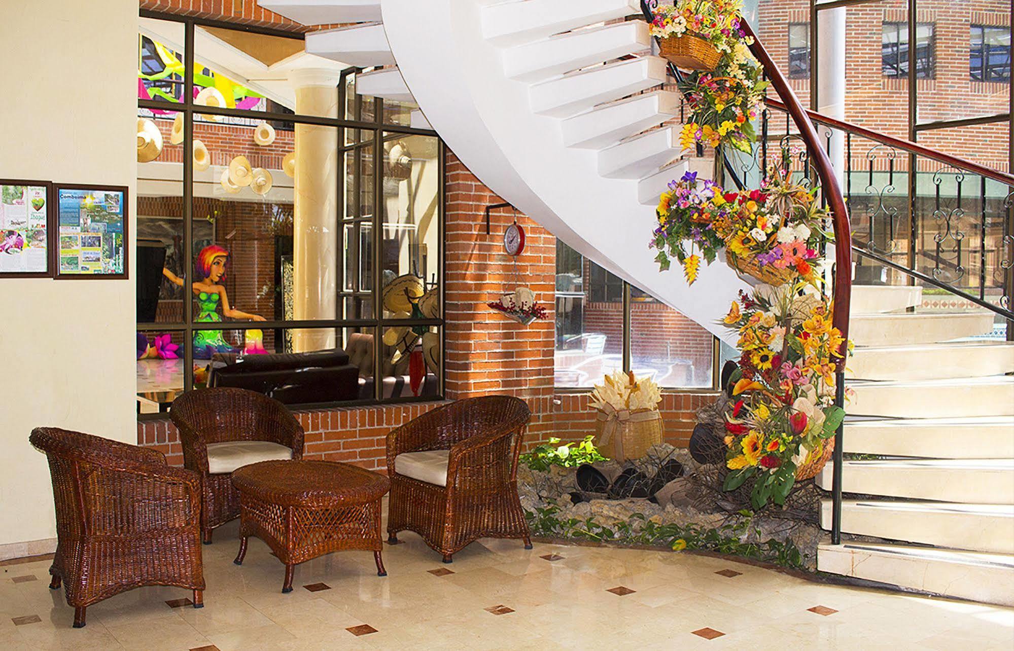 Casa Morales Hotel Internacional Y Centro De Convenciones Ibagué Екстериор снимка Interior of the hotel